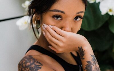 Depilación láser y tatuajes, ¿son compatibles?